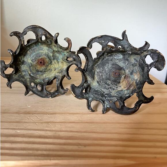 S/2 Antique Rococo-Style Victorian Cherub Babies in Nature Brass Candlesticks - Picture 5 of 8